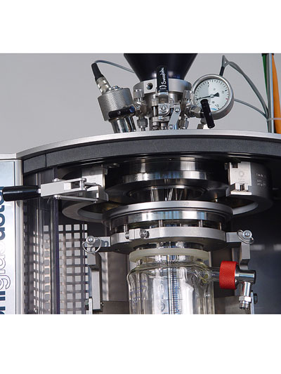 fast-action-closure of a pressure reactor. Single-person-operation.