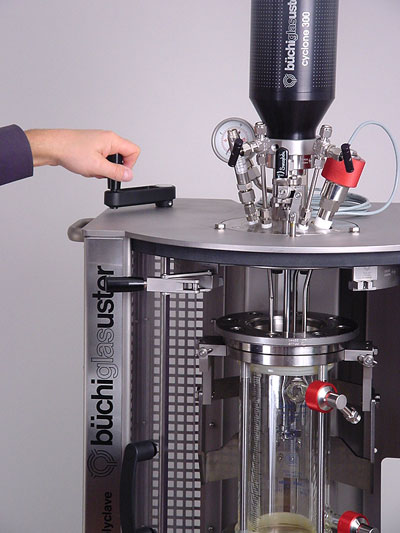reactor lift and fast-action-closure 