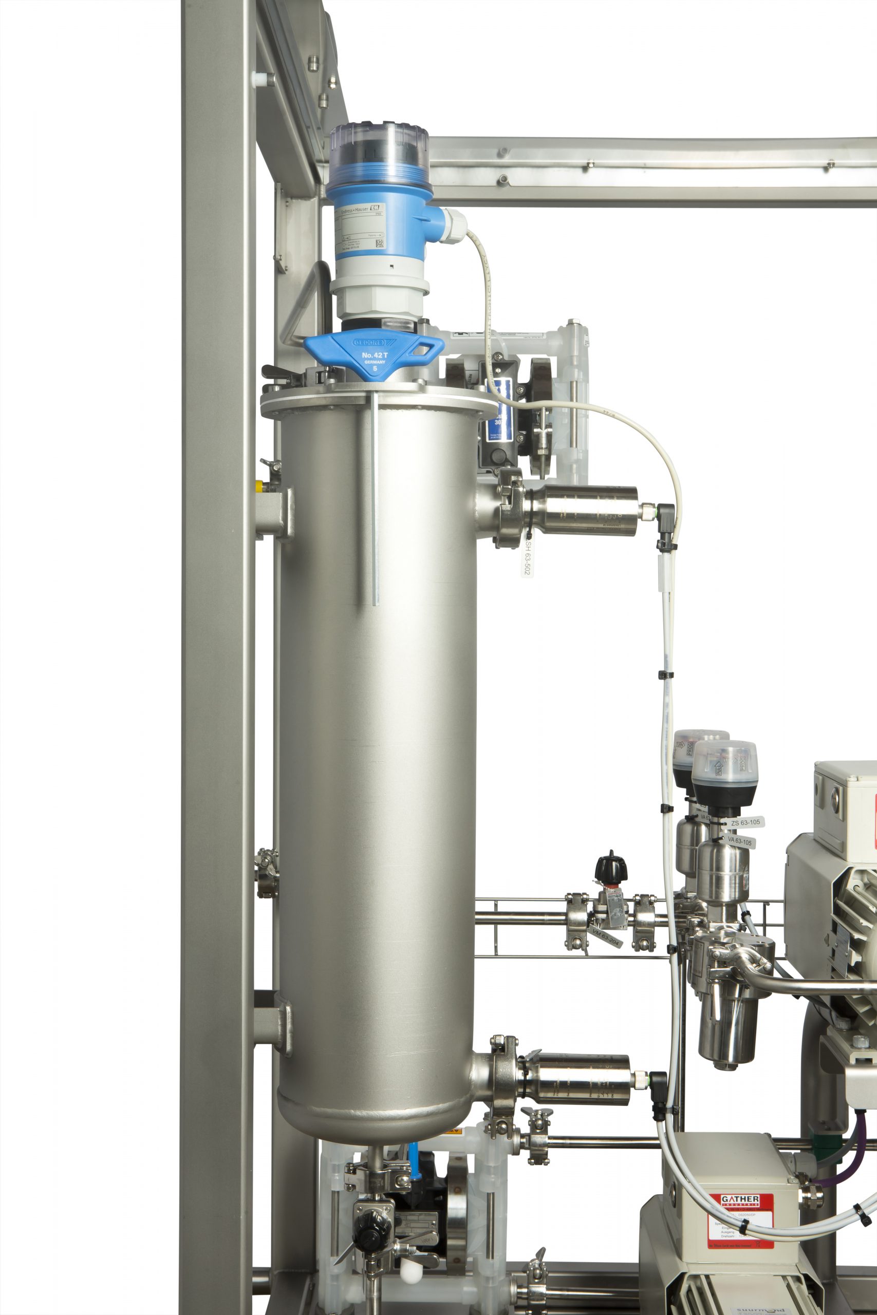 Holding vessel with level measurement