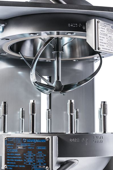 Special design stirrer for the spherical reactor