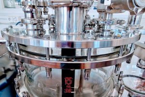 Coverplate glas reactor for cGMP and clenan room.